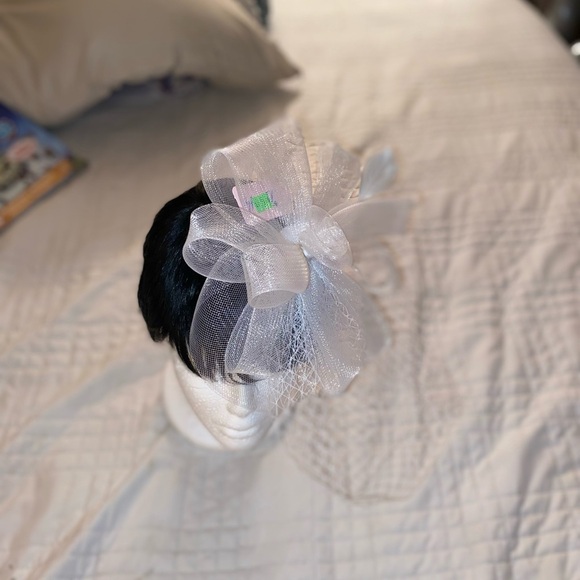 White flower hat mesh - Picture 1 of 5